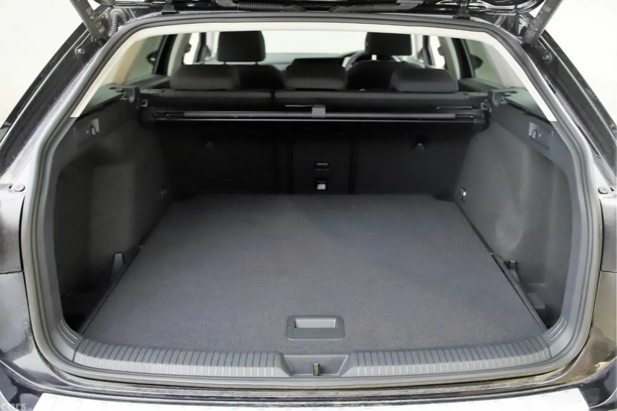 Volkswagen Golf Estate, Petrol Hybrid, 2022, Black