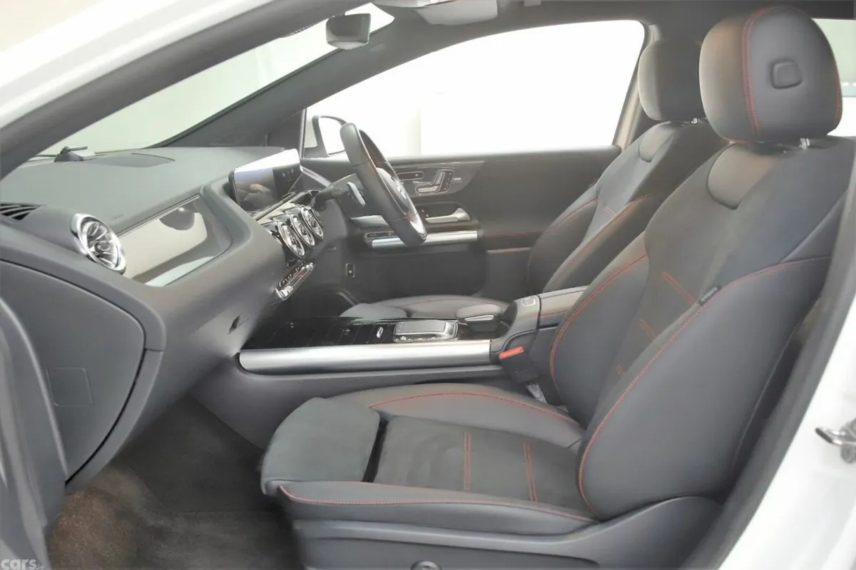Mercedes-Benz B-Class MPV, Petrol, 2022, White