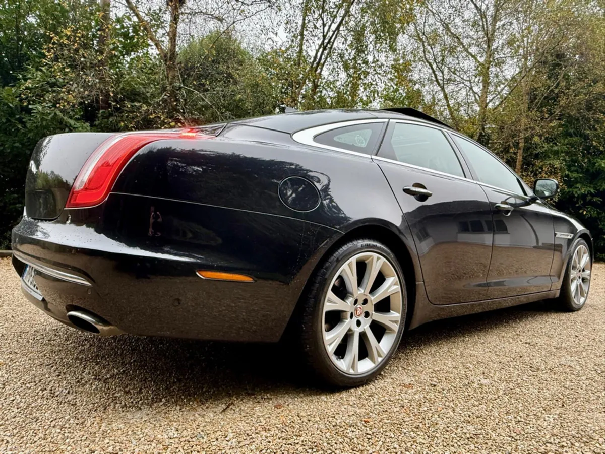 Jaguar XJ Saloon, Diesel, 2017, Black