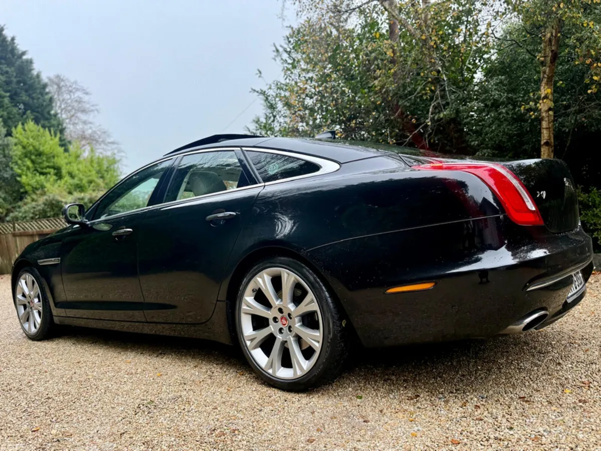 Jaguar XJ Saloon, Diesel, 2017, Black
