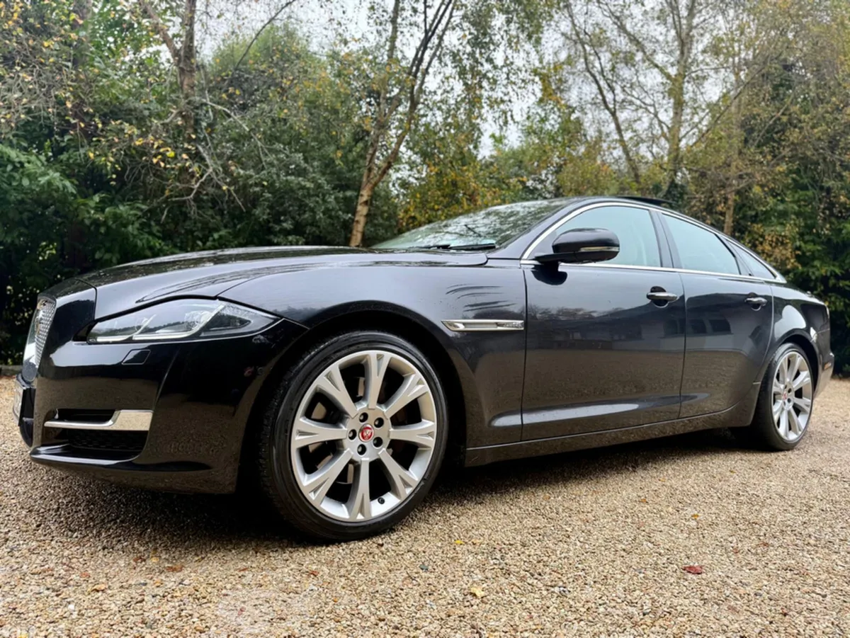 Jaguar XJ Saloon, Diesel, 2017, Black