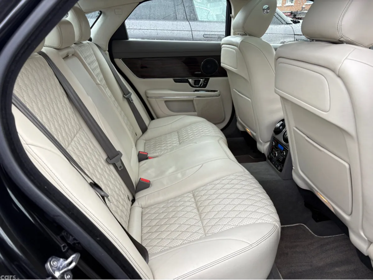 Jaguar XJ Saloon, Diesel, 2017, Black