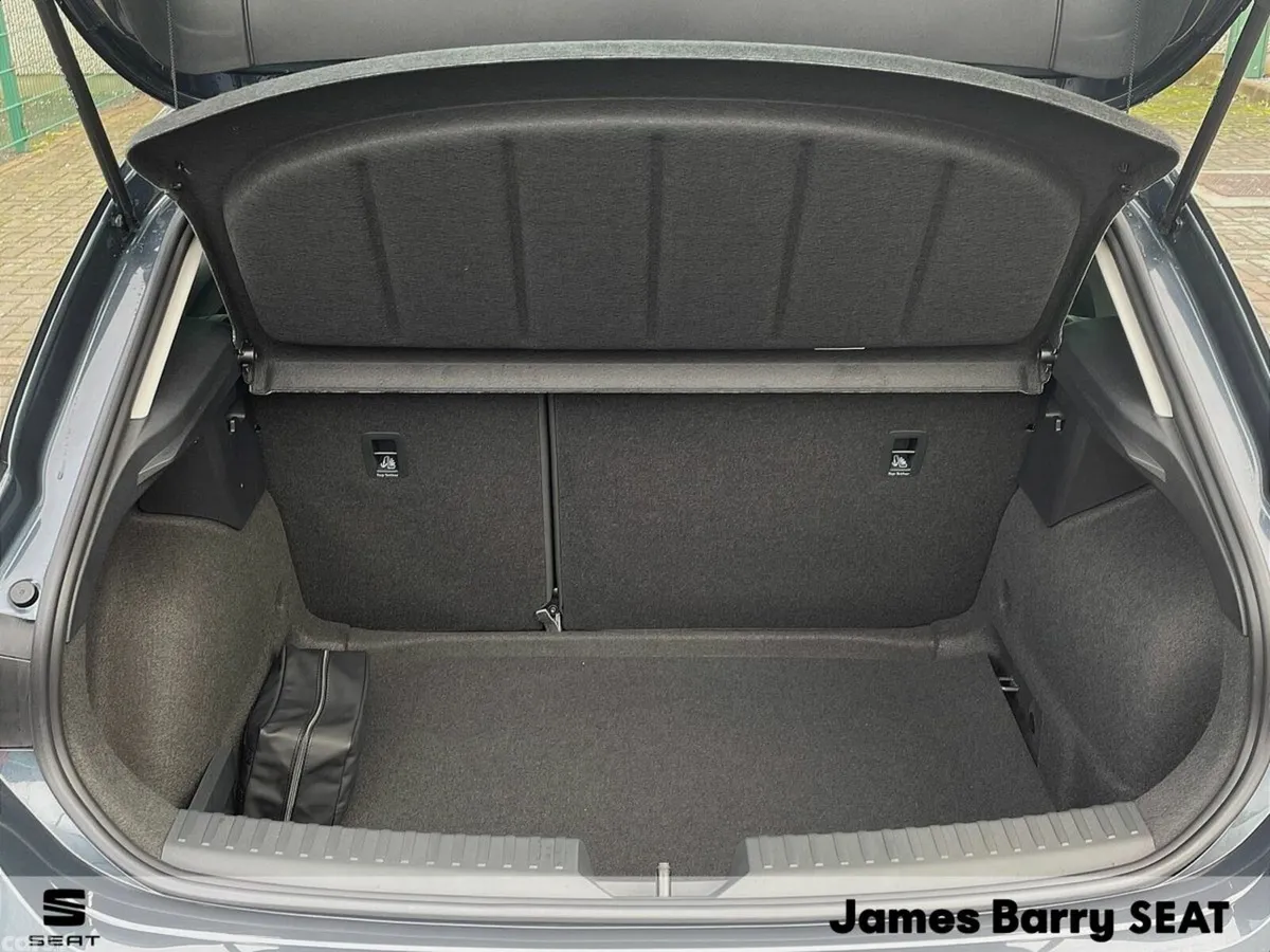 SEAT Leon Hatchback, Petrol, 2027, Grey