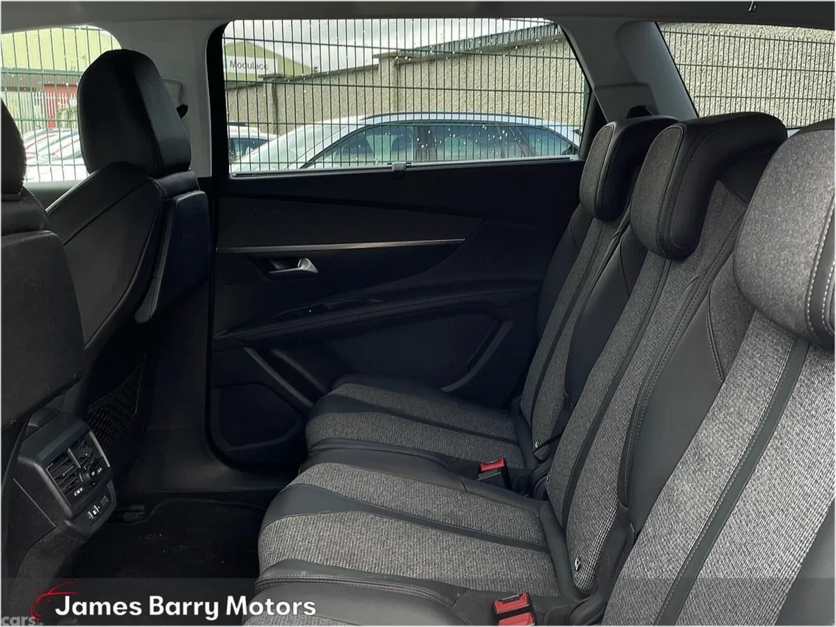 Peugeot 5008 MPV, Petrol, 2019, Grey