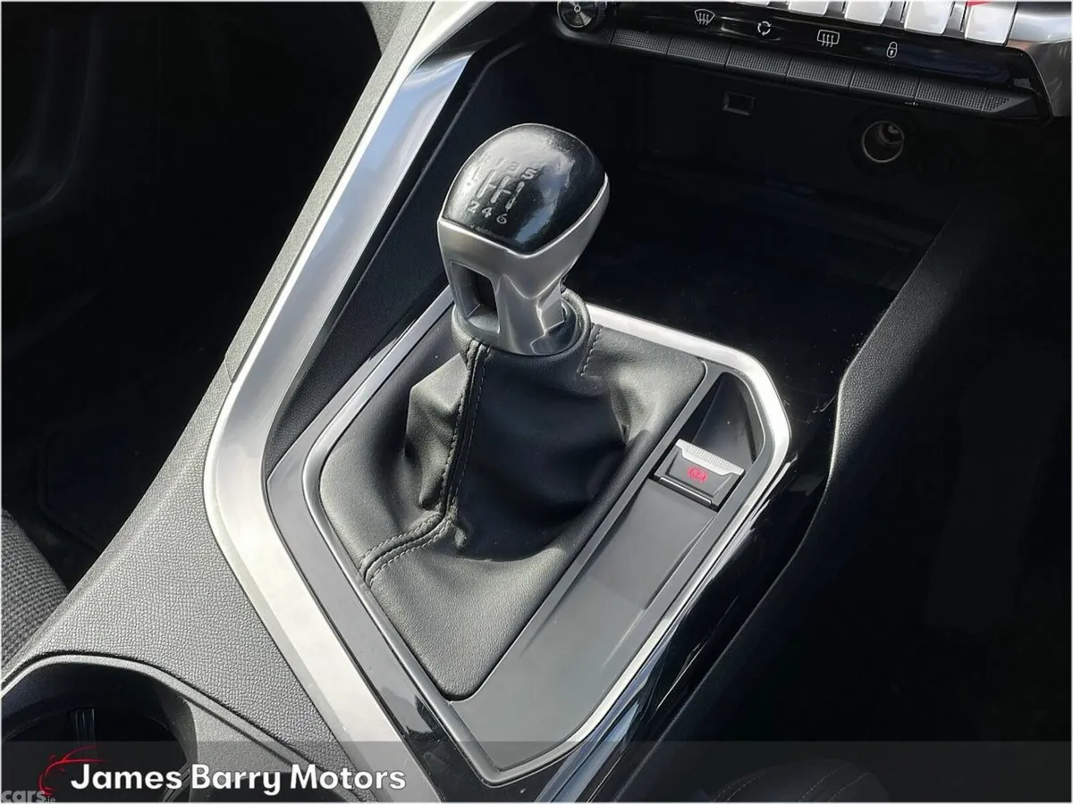 Peugeot 5008 MPV, Petrol, 2019, Grey
