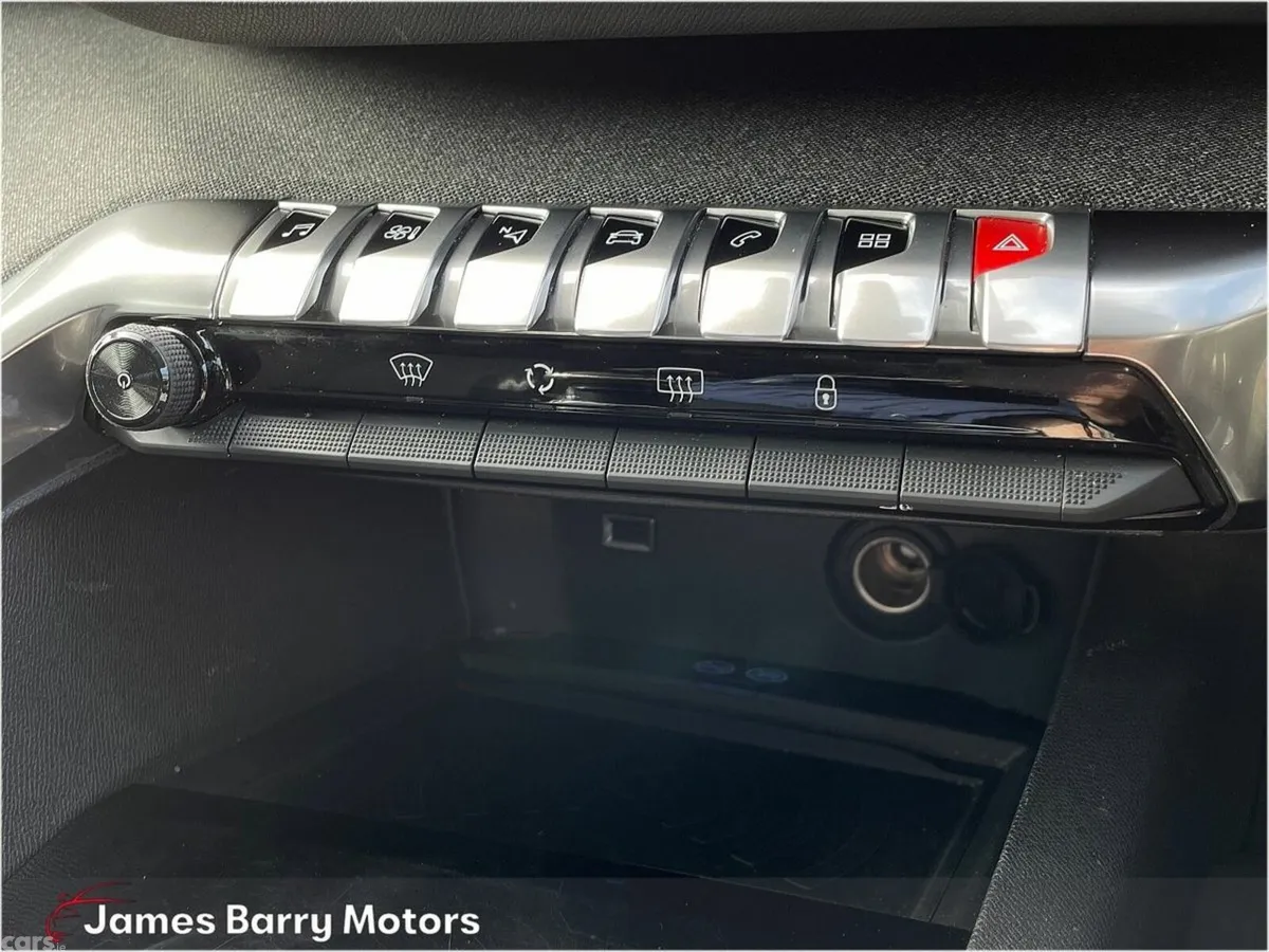Peugeot 5008 MPV, Petrol, 2019, Grey