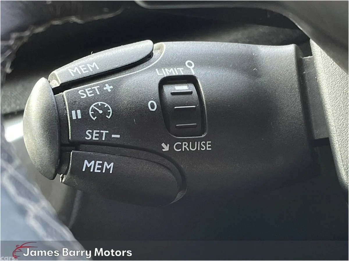 Peugeot 5008 MPV, Petrol, 2019, Grey