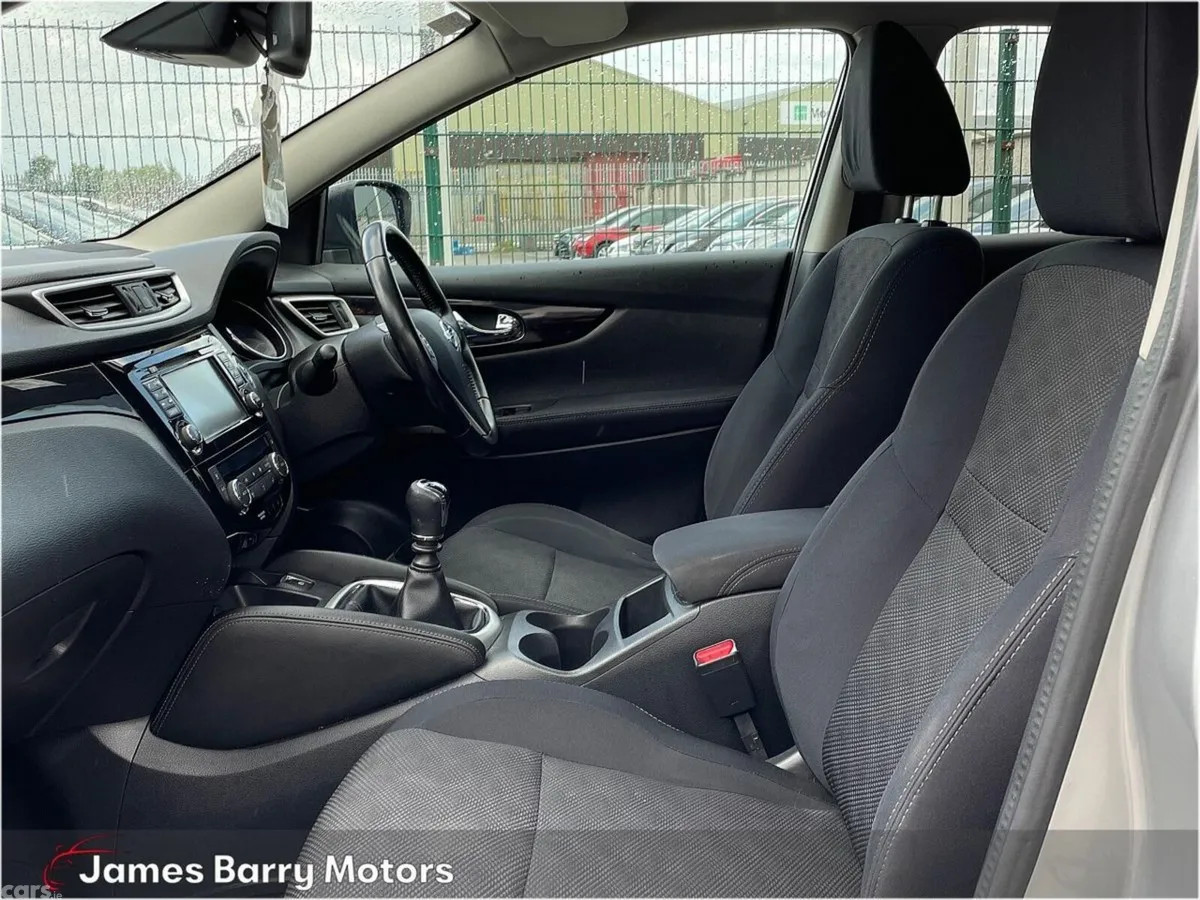 Nissan Qashqai SUV, Diesel, 2016, Silver