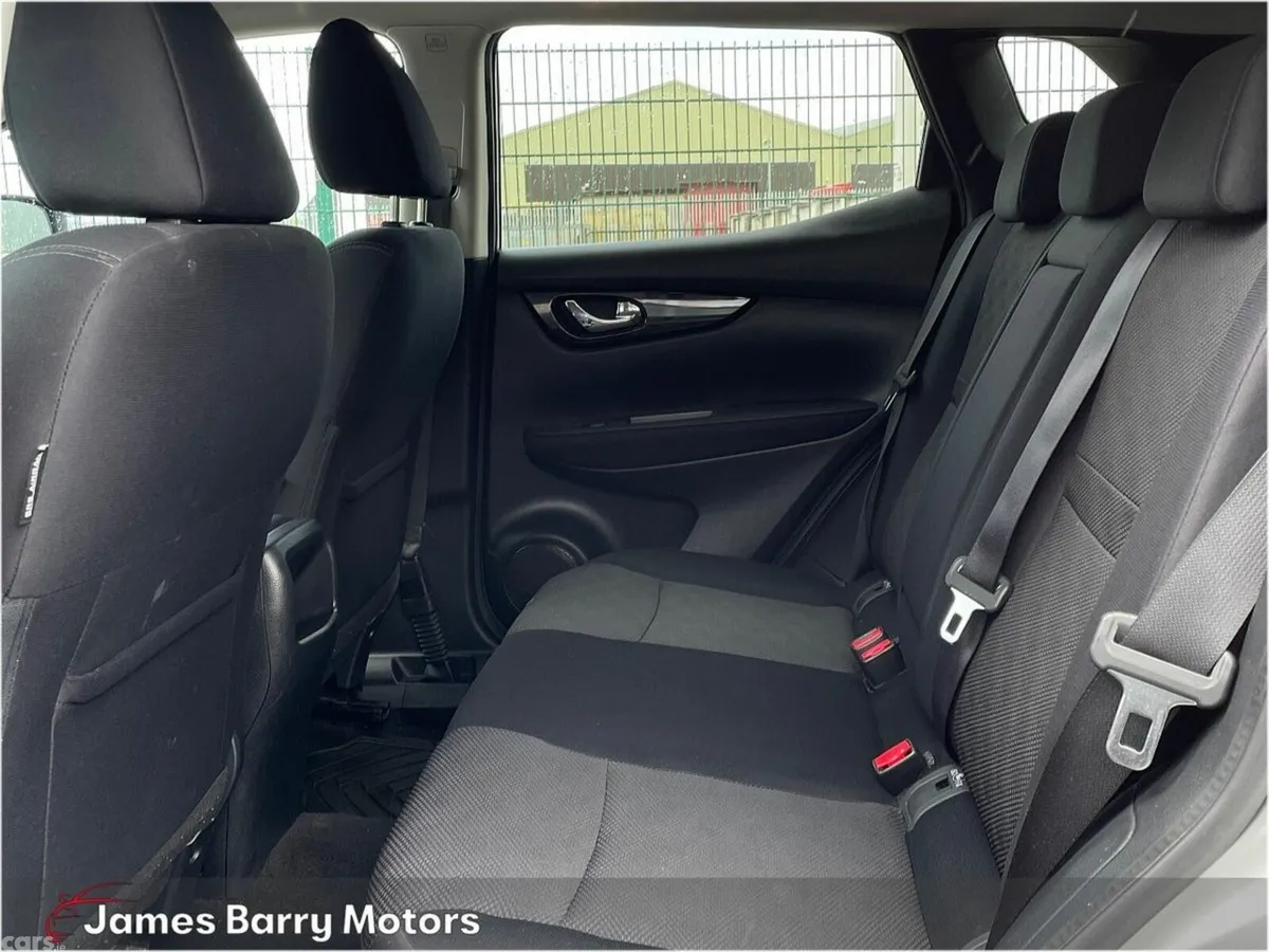 Nissan Qashqai SUV, Diesel, 2016, Silver