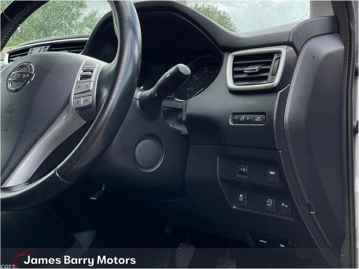 Nissan Qashqai SUV, Diesel, 2016, Silver