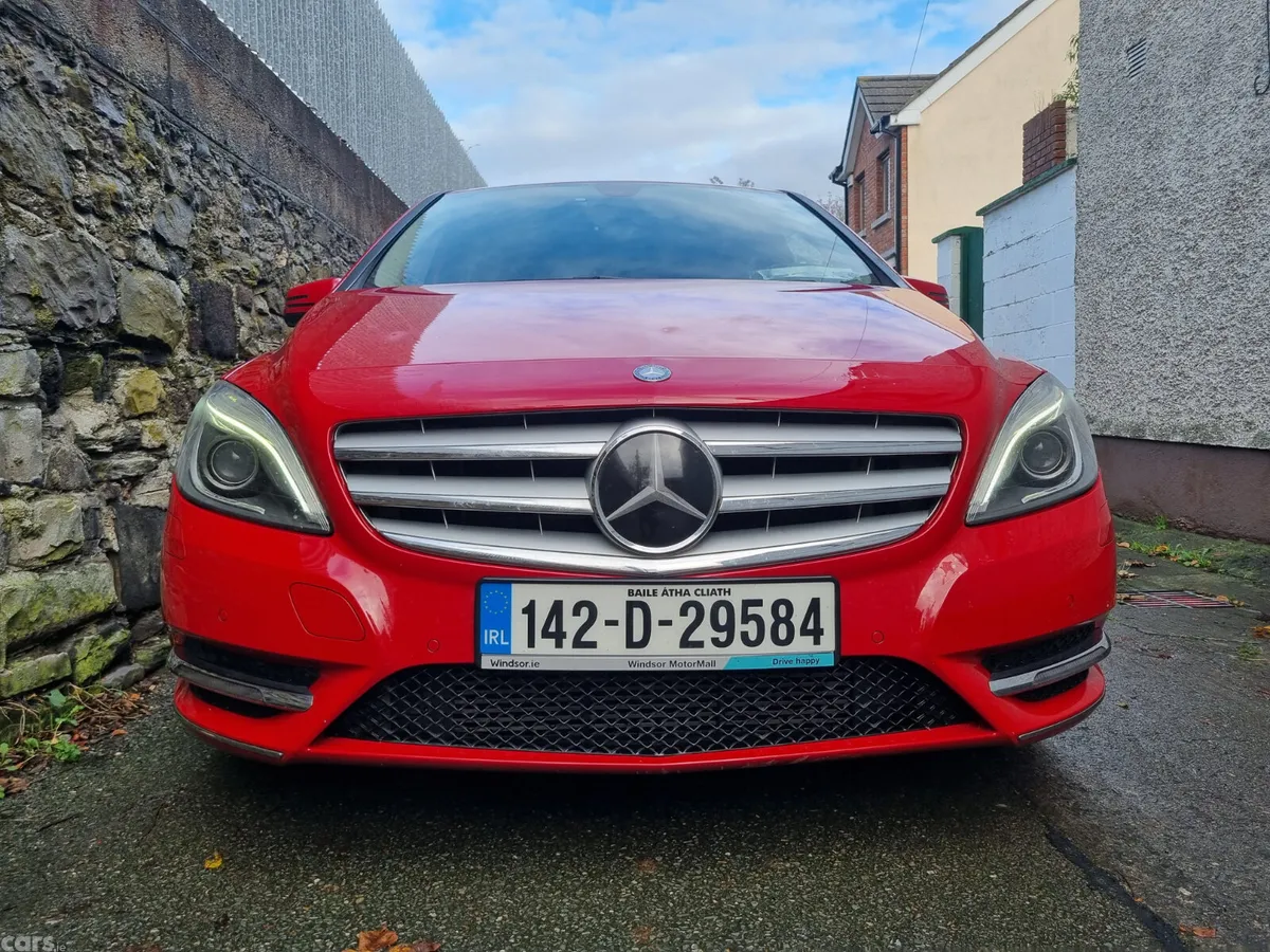 Mercedes-Benz B-Class MPV, Petrol, 2014, Red