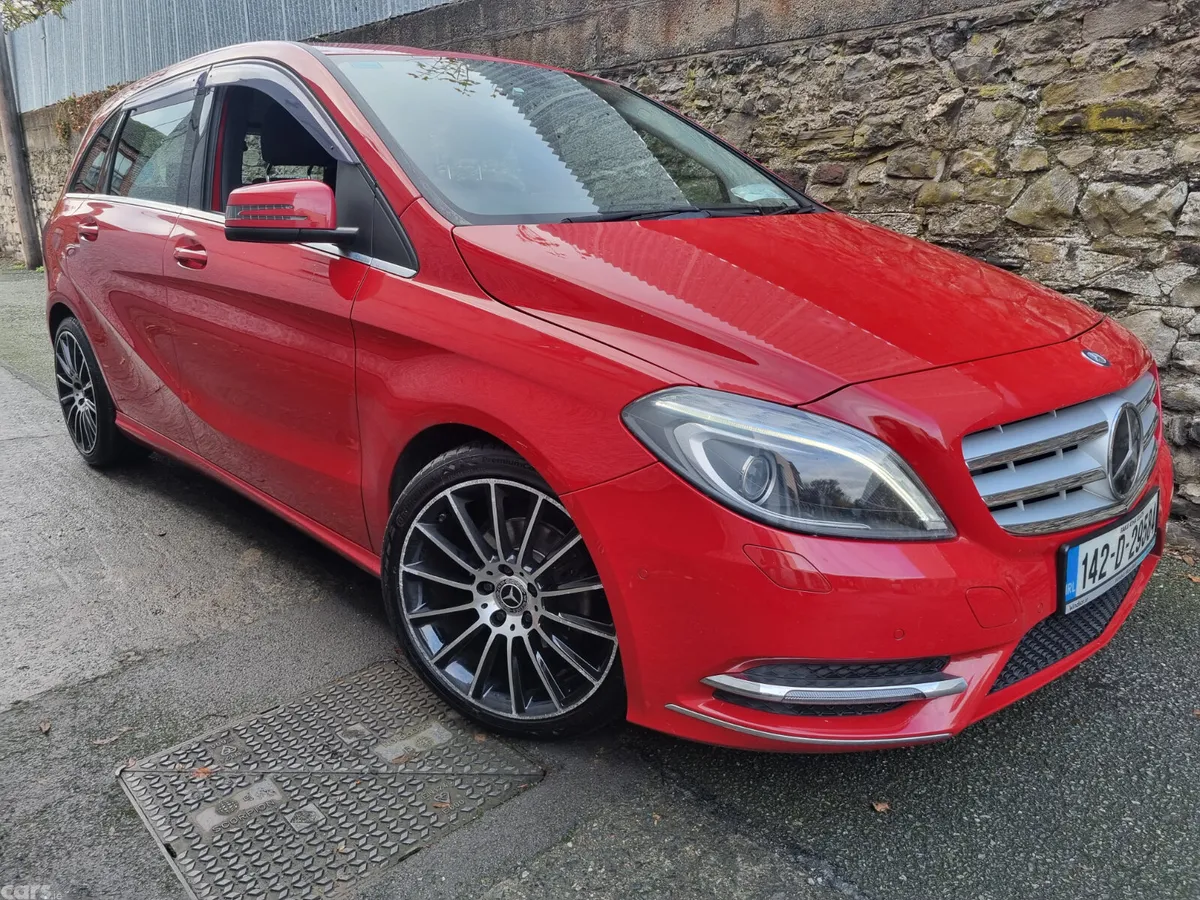 Mercedes-Benz B-Class MPV, Petrol, 2014, Red