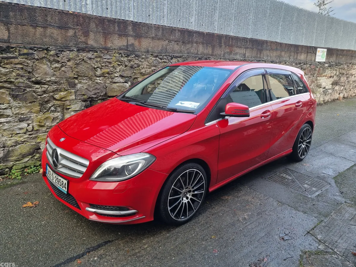 Mercedes-Benz B-Class MPV, Petrol, 2014, Red