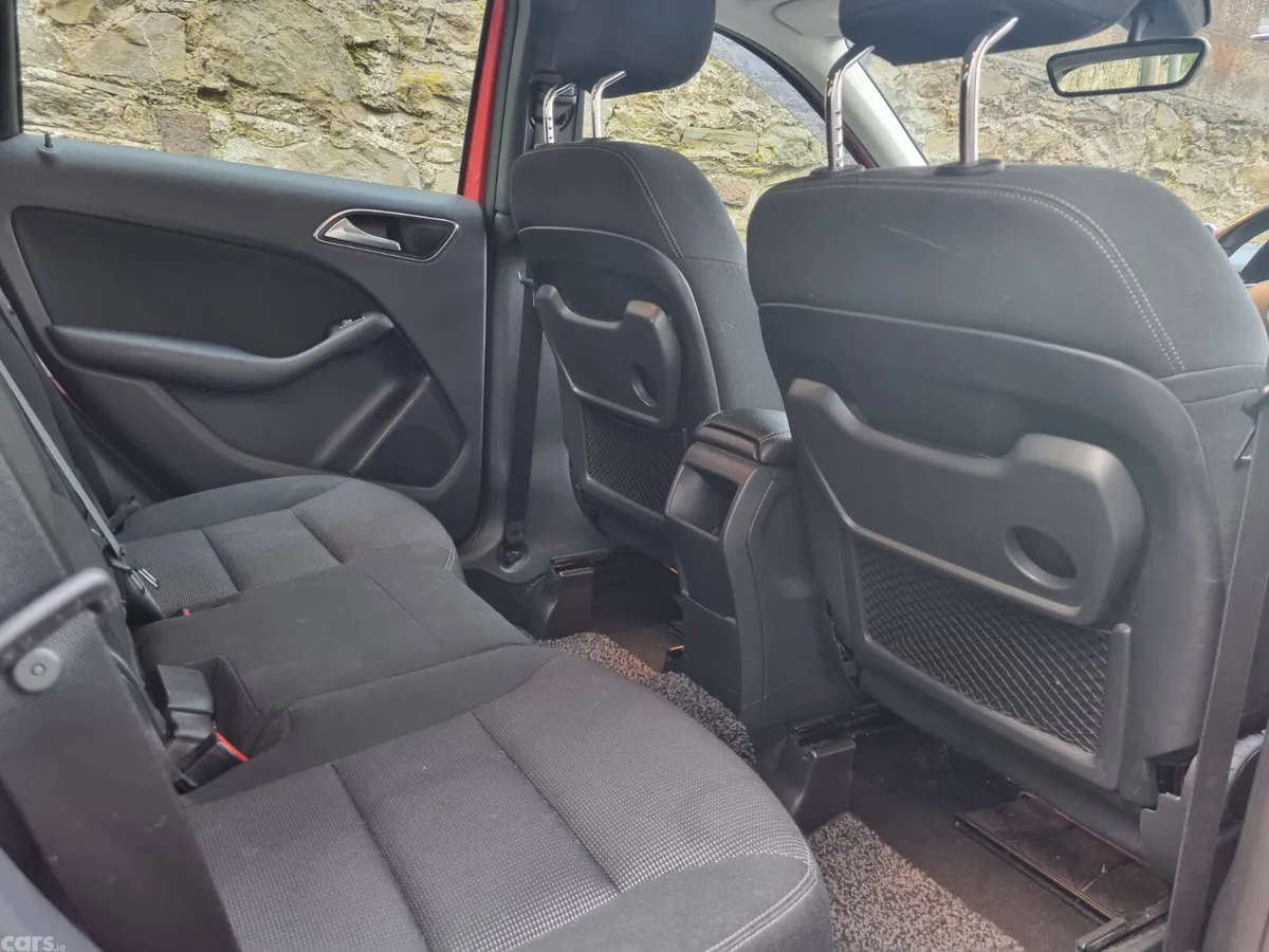 Mercedes-Benz B-Class MPV, Petrol, 2014, Red