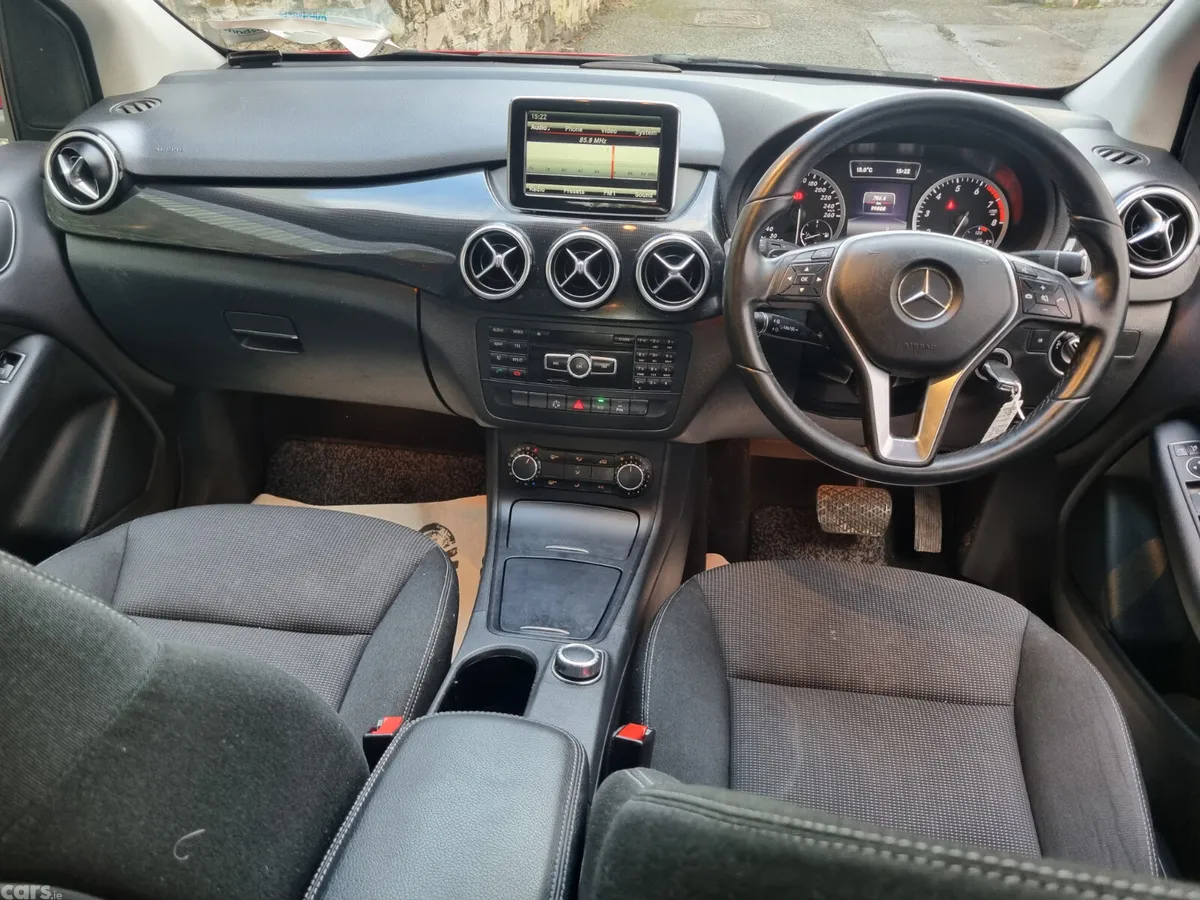 Mercedes-Benz B-Class MPV, Petrol, 2014, Red