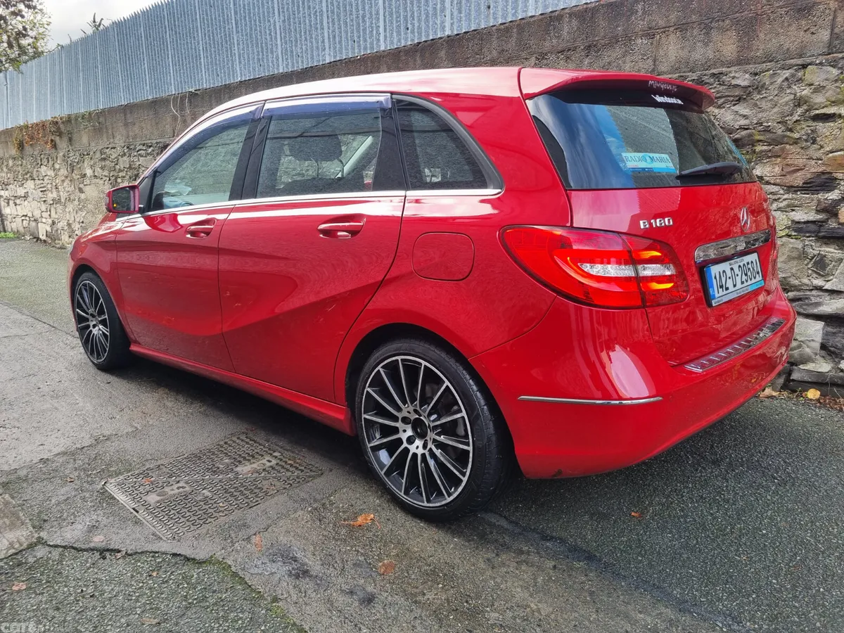 Mercedes-Benz B-Class MPV, Petrol, 2014, Red