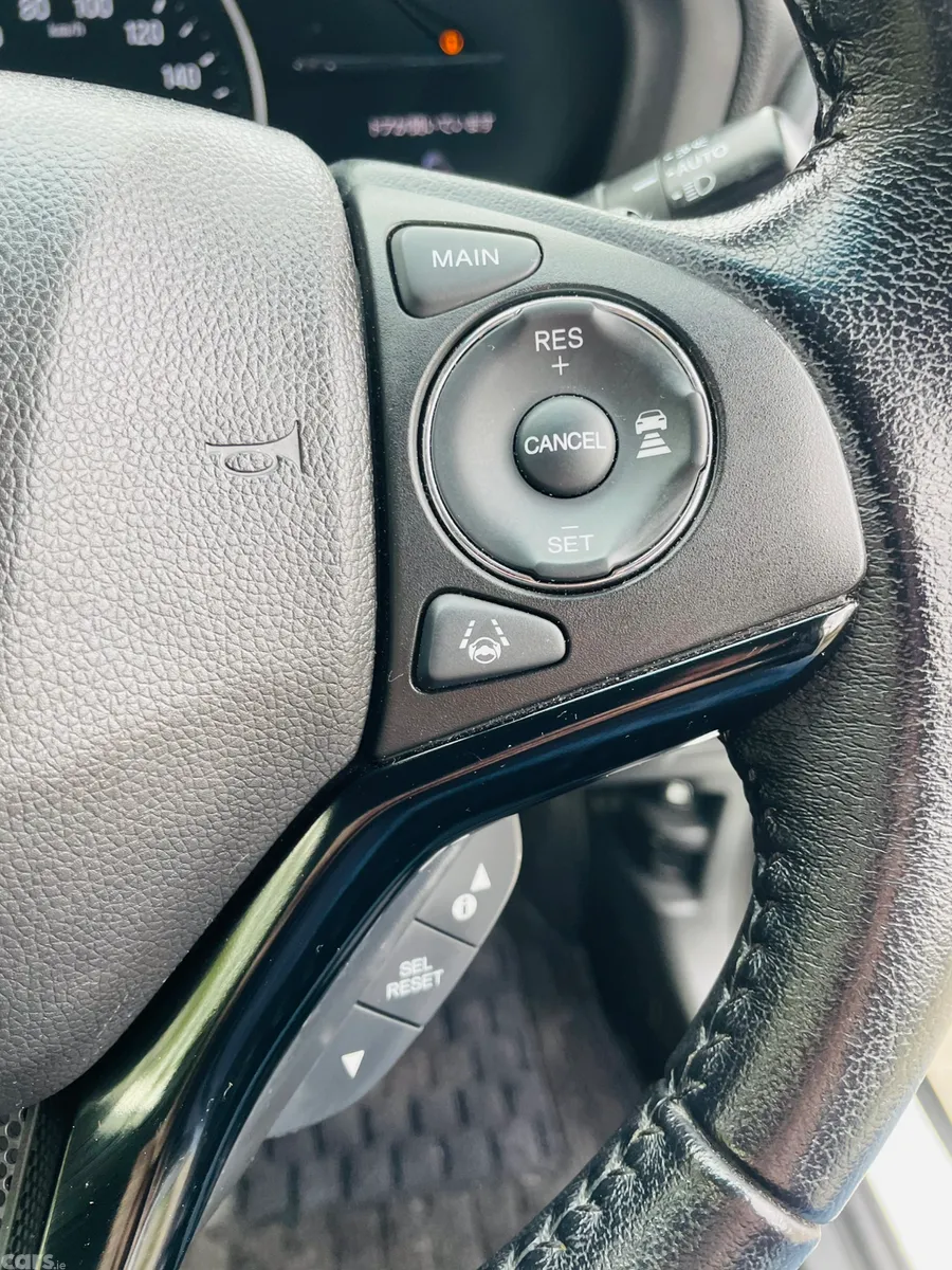 Honda Vezel Estate, Petrol Hybrid, 2018, White