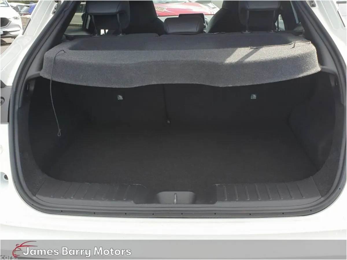 Nissan Juke SUV, Petrol Hybrid, 2024, White