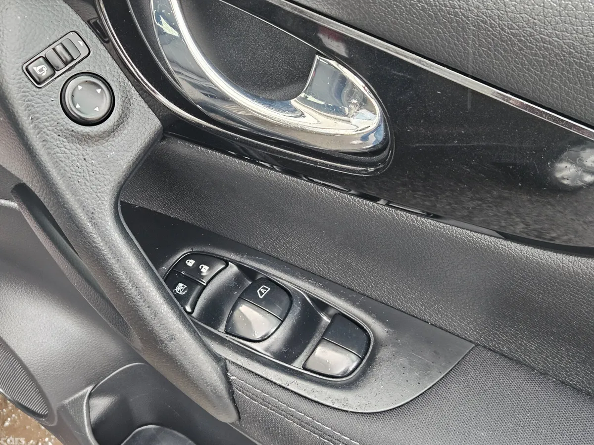 Nissan Qashqai Hatchback, Diesel, 2015, Brown