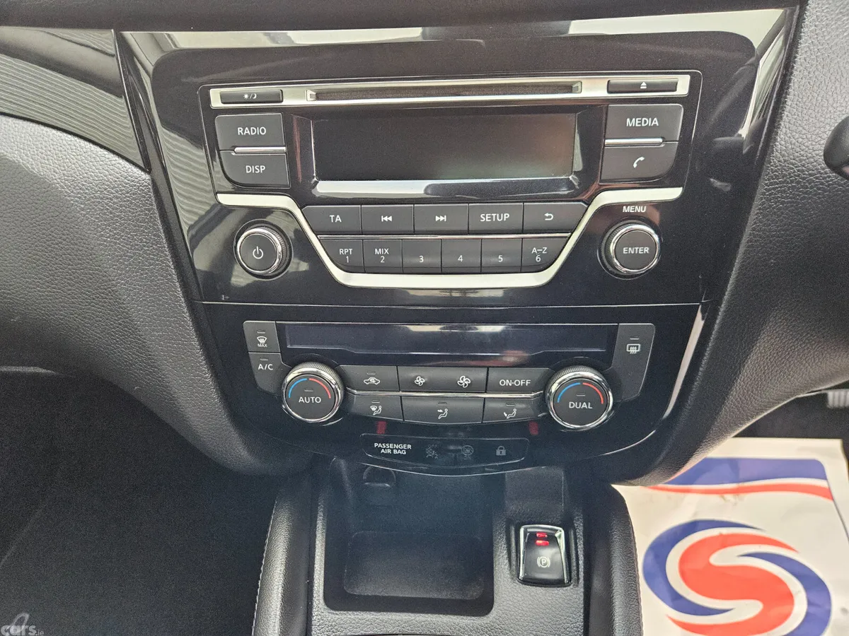 Nissan Qashqai Hatchback, Diesel, 2015, Brown