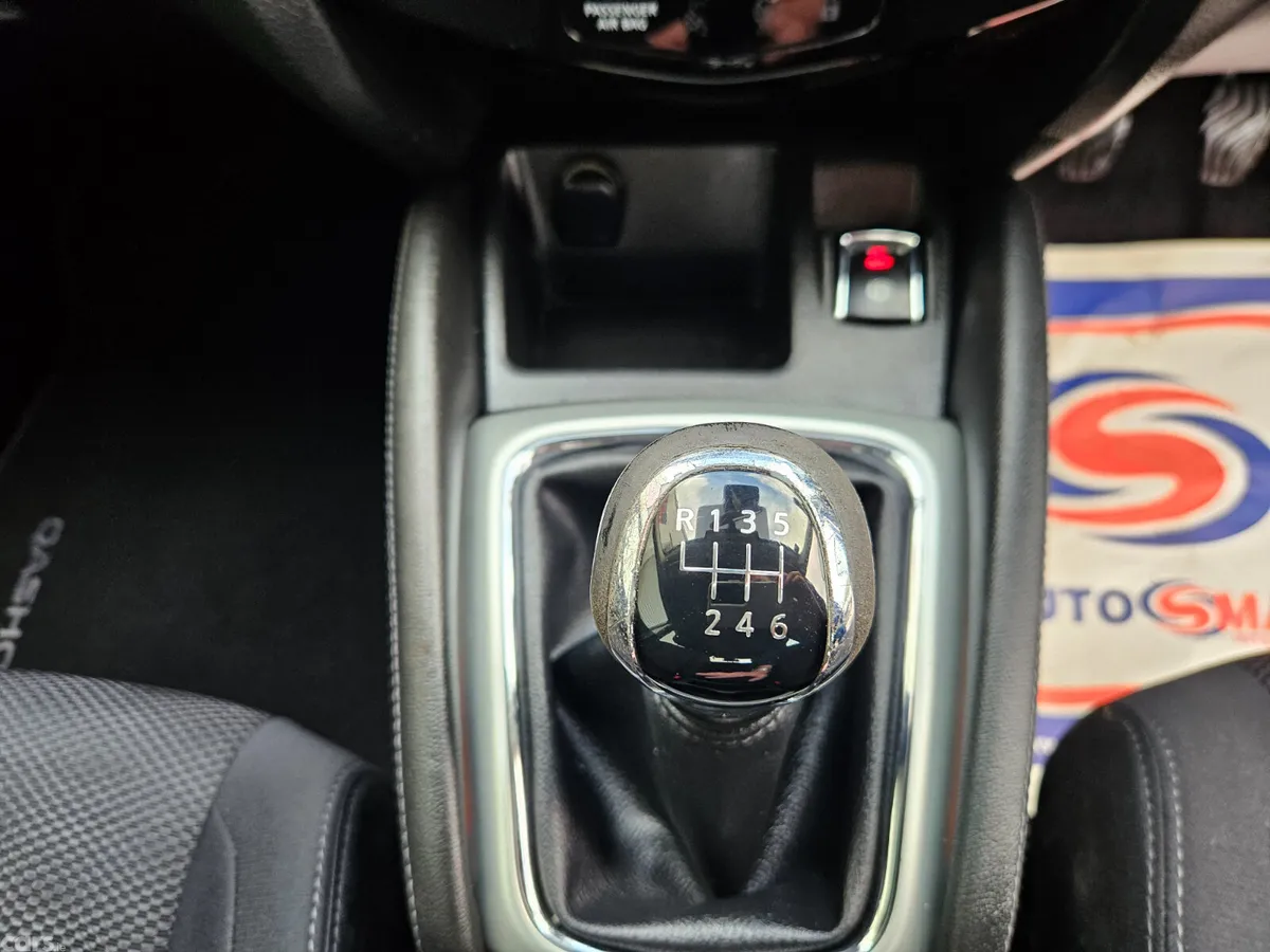 Nissan Qashqai Hatchback, Diesel, 2015, Brown