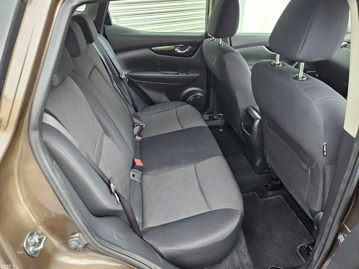 Nissan Qashqai Hatchback, Diesel, 2015, Brown