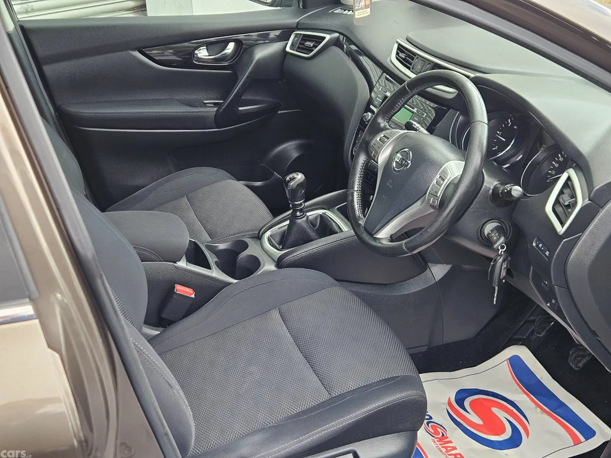 Nissan Qashqai Hatchback, Diesel, 2015, Brown