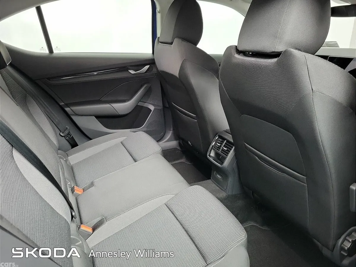 Skoda Octavia Saloon, Petrol, 2026, Blue