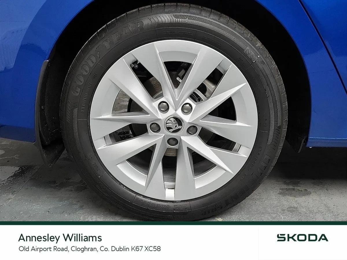 Skoda Octavia Saloon, Petrol, 2026, Blue