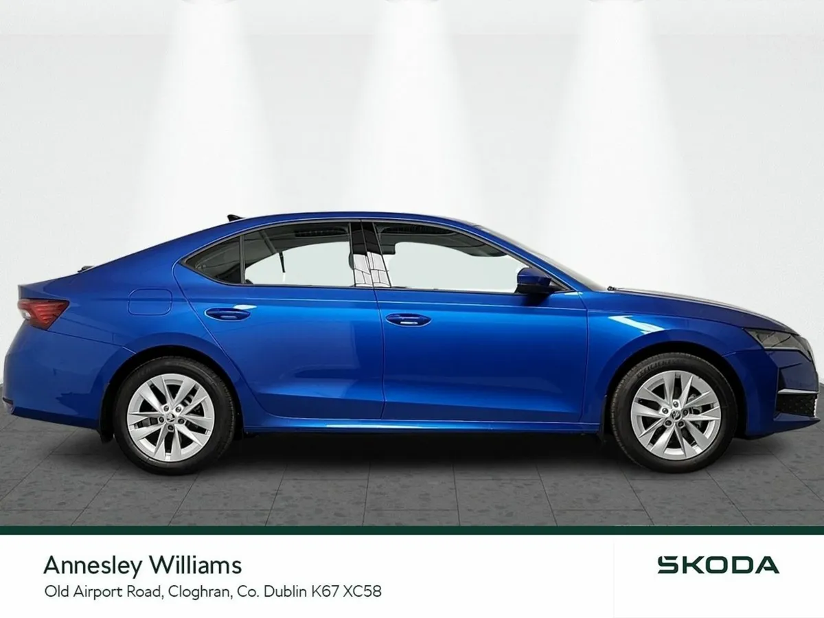 Skoda Octavia Saloon, Petrol, 2026, Blue