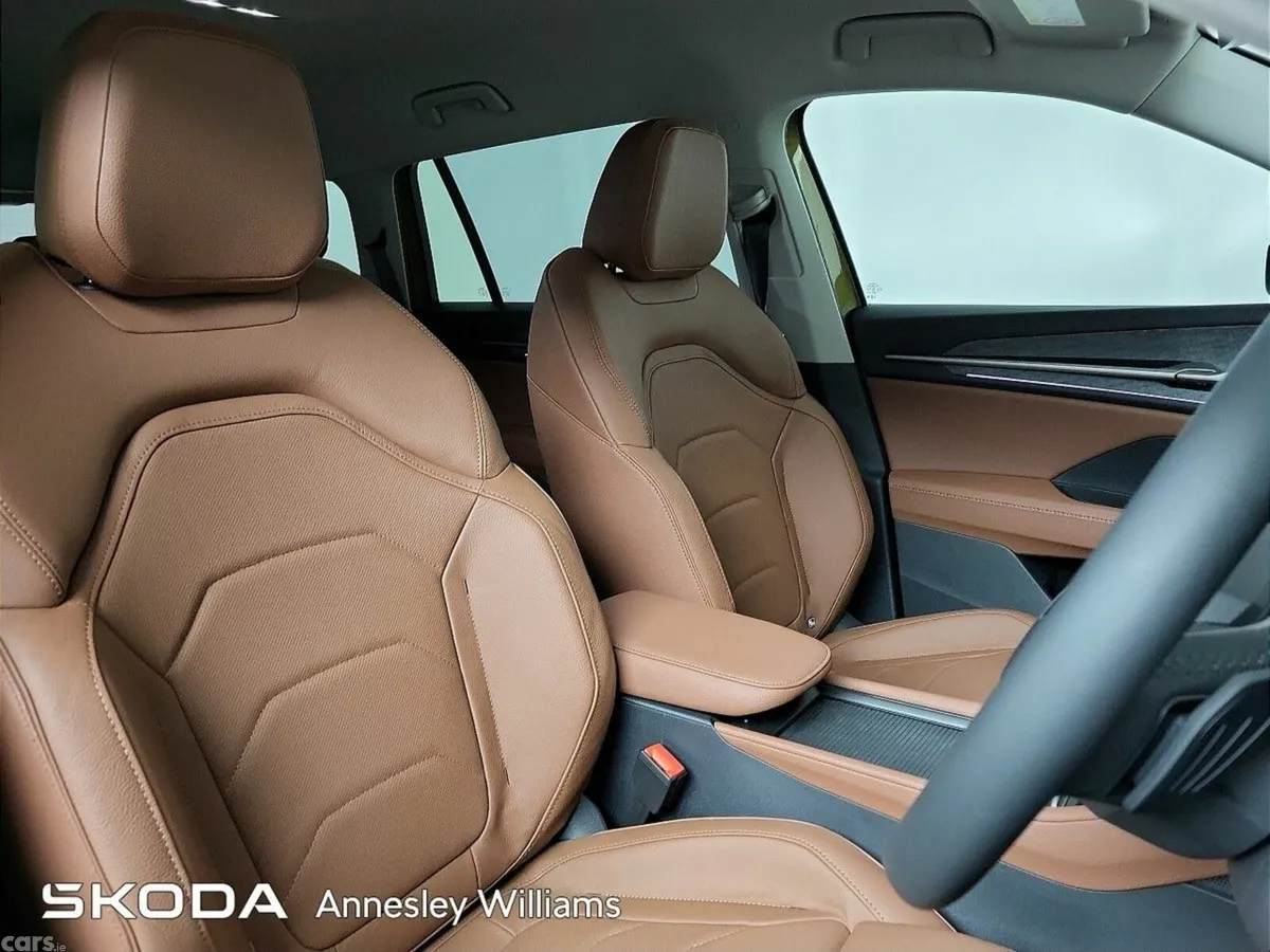 Skoda Kodiaq SUV, Petrol Plug-in Hybrid, 2026, Gold
