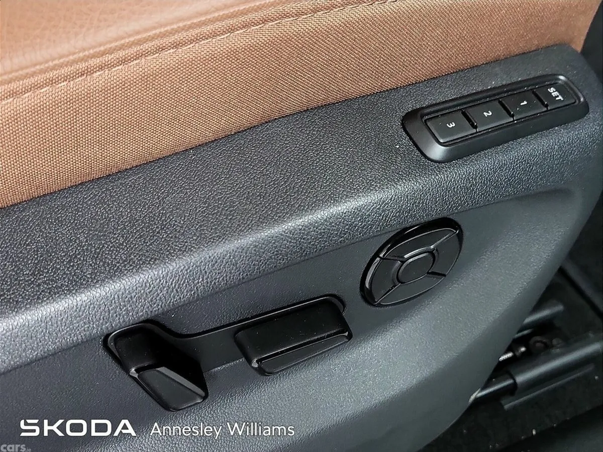 Skoda Kodiaq SUV, Petrol Plug-in Hybrid, 2026, Gold