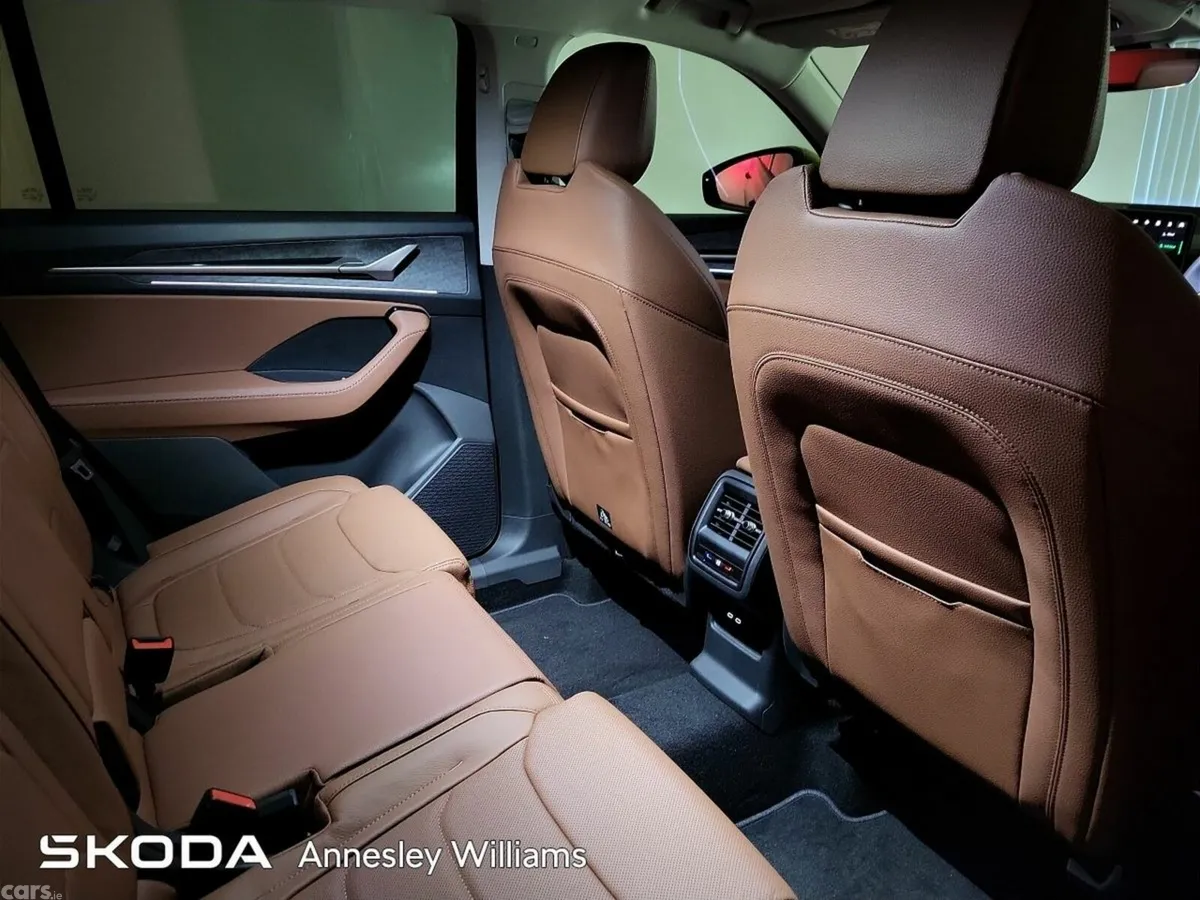 Skoda Kodiaq SUV, Petrol Plug-in Hybrid, 2026, Gold