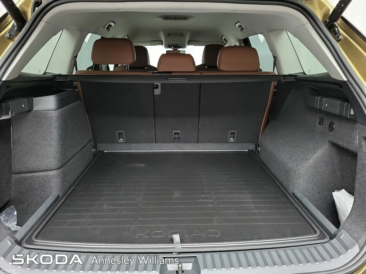 Skoda Kodiaq SUV, Petrol Plug-in Hybrid, 2026, Gold