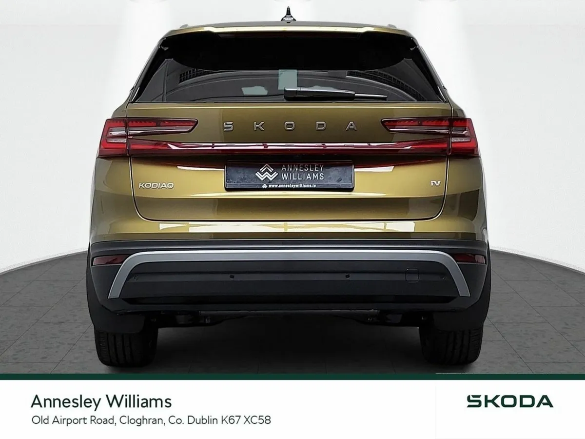 Skoda Kodiaq SUV, Petrol Plug-in Hybrid, 2026, Gold