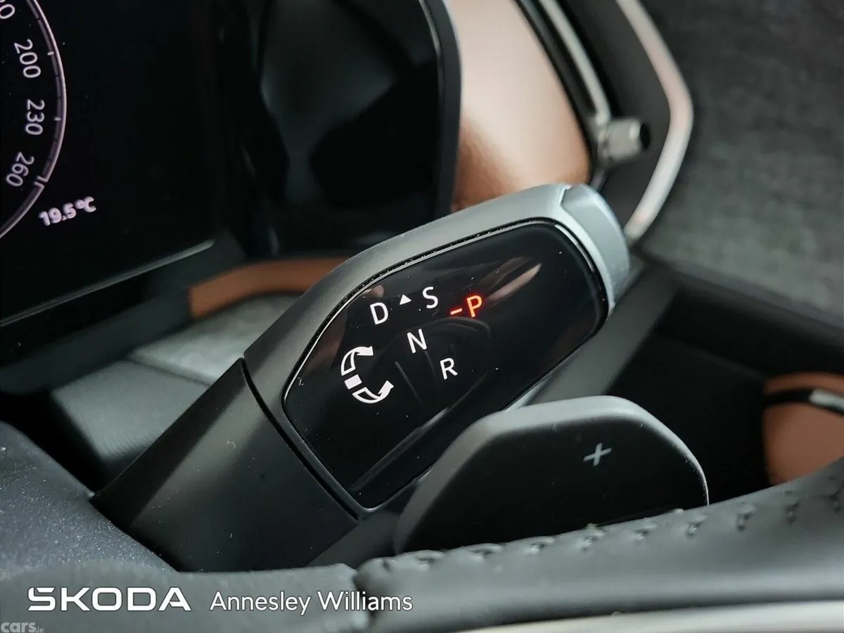Skoda Kodiaq SUV, Petrol Plug-in Hybrid, 2026, Gold