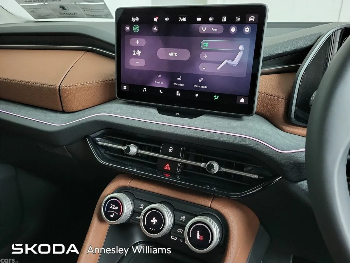 Skoda Kodiaq SUV, Petrol Plug-in Hybrid, 2026, Gold