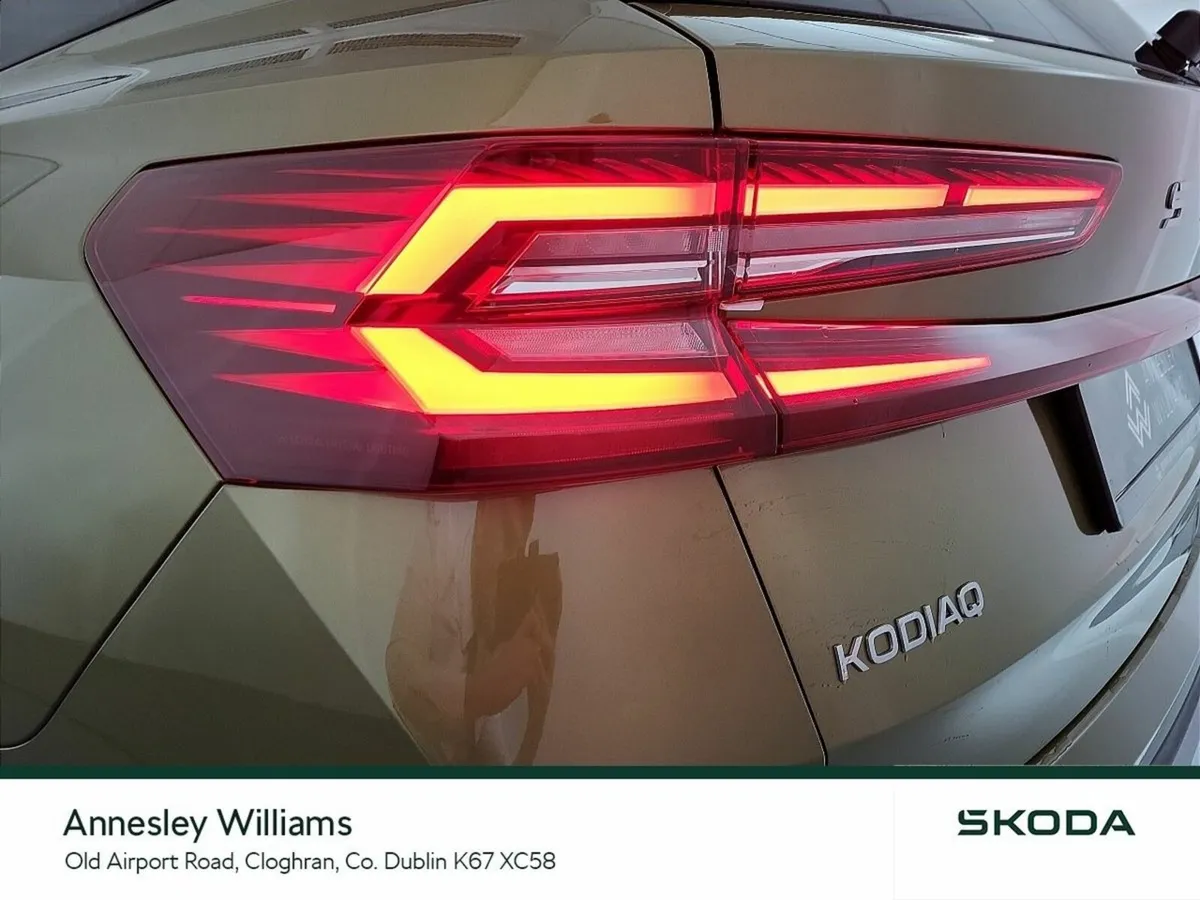 Skoda Kodiaq SUV, Petrol Plug-in Hybrid, 2026, Gold