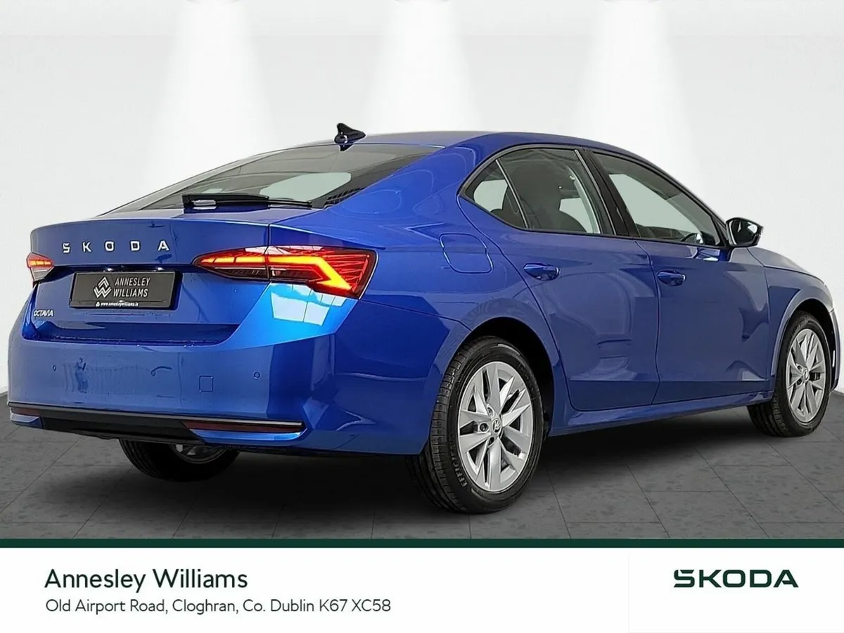 Skoda Octavia Saloon, Petrol, 2026, Blue