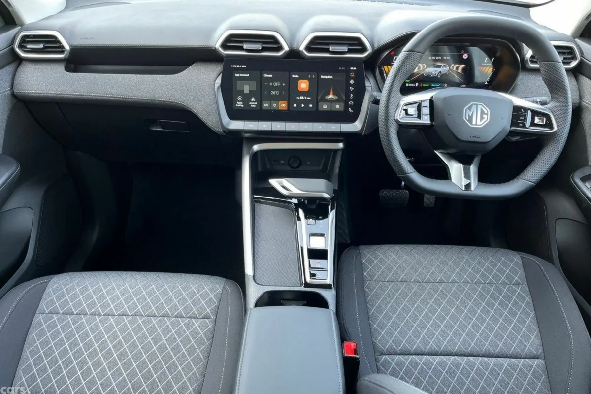 MG ZS SUV, Petrol Hybrid, 2027, White