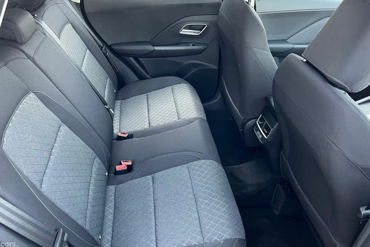MG ZS SUV, Petrol Hybrid, 2027, White
