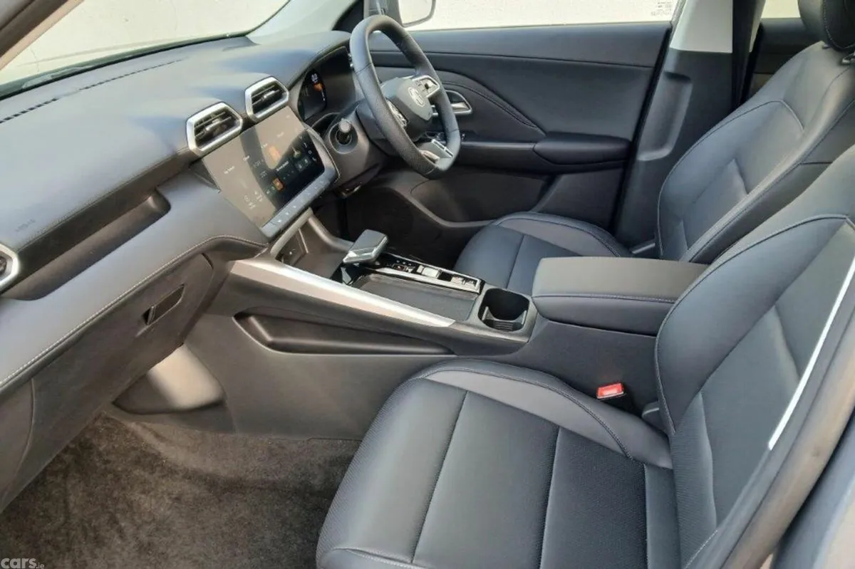 MG ZS SUV, Petrol Hybrid, 2027, Grey
