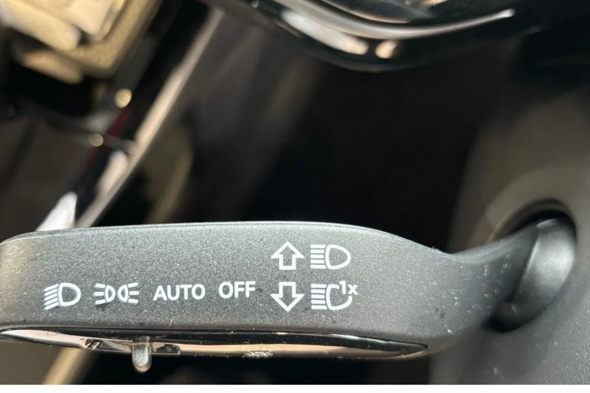 MG MG4 Hatchback, Electric, 2025, White