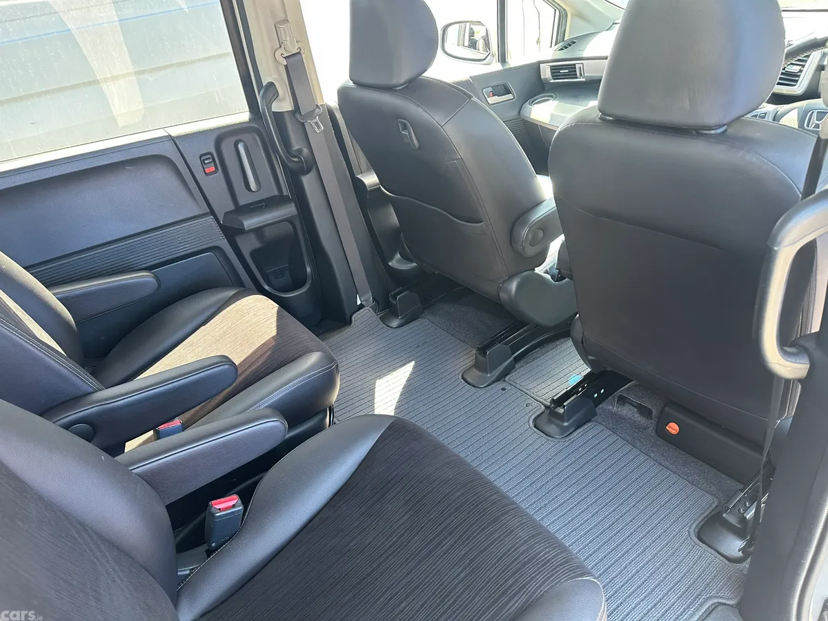 Honda Freed MPV, Petrol Hybrid, 2016, Silver