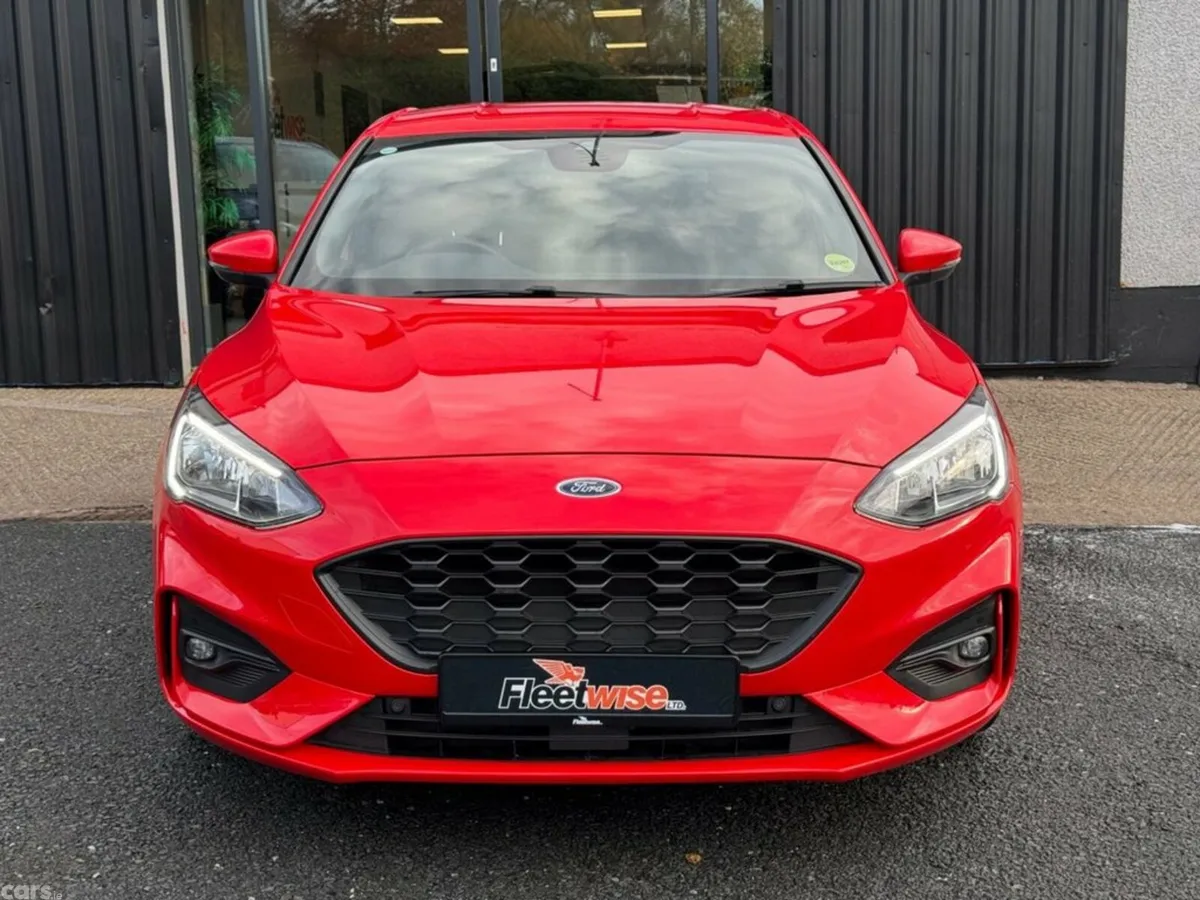 Ford Focus Hatchback, Petrol, 2019, Red