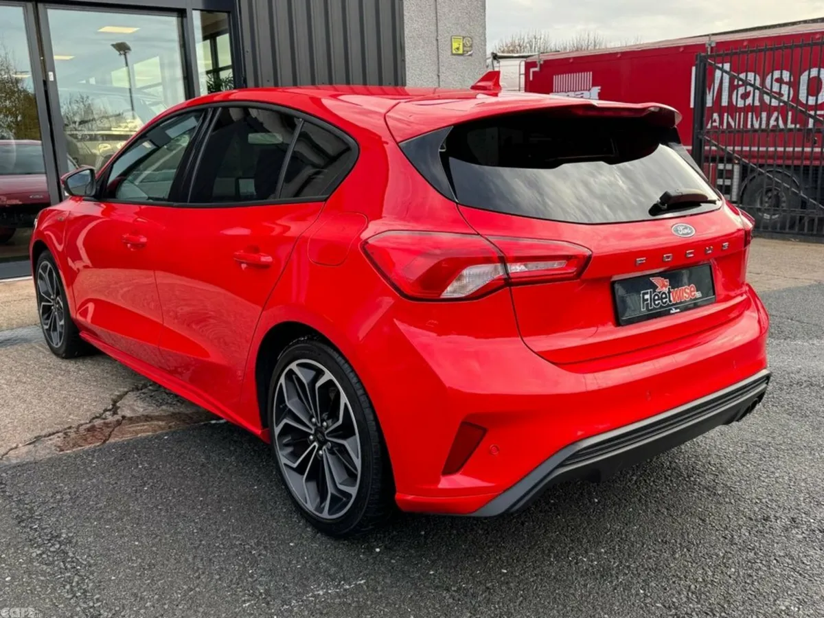 Ford Focus Hatchback, Petrol, 2019, Red
