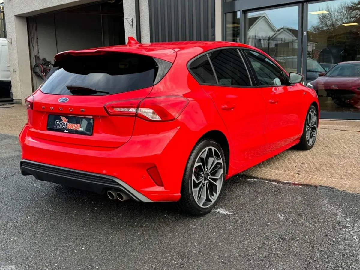 Ford Focus Hatchback, Petrol, 2019, Red