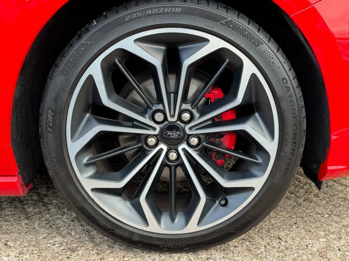 Ford Focus Hatchback, Petrol, 2019, Red