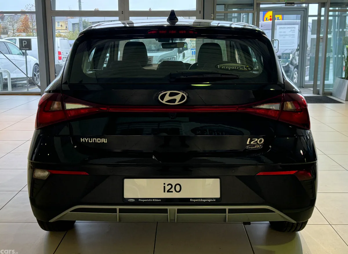 Hyundai i20 Hatchback, Petrol, 2027, Black
