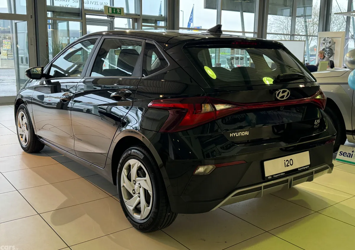 Hyundai i20 Hatchback, Petrol, 2027, Black